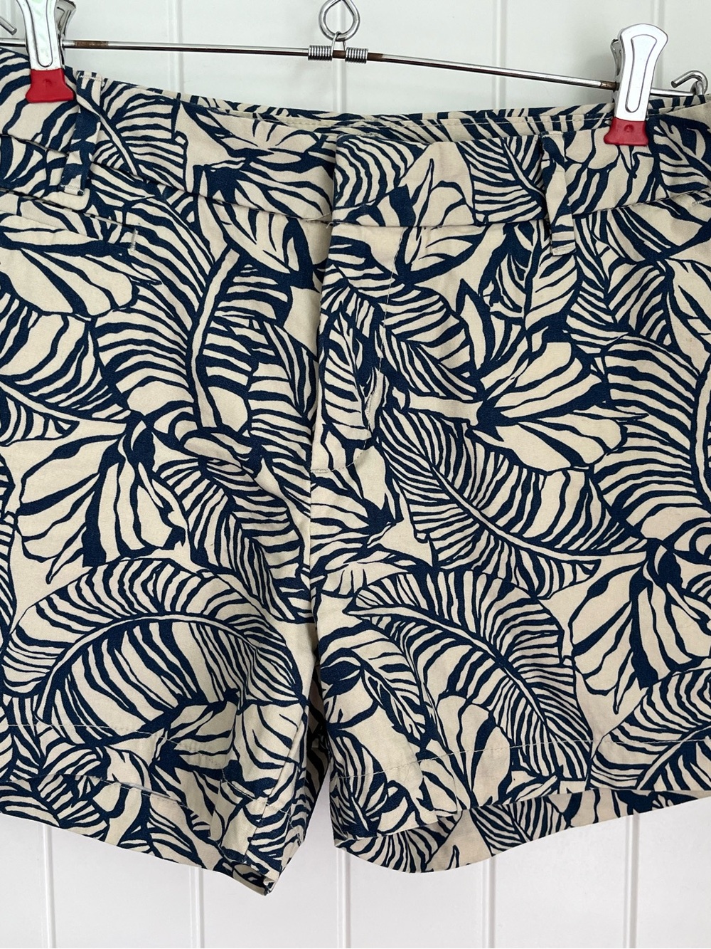 Womans size 10 Patagonia 100% organic cotton shorts with Navy Leaf-Print